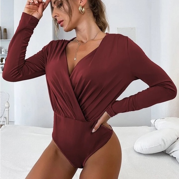 NWOT SHEIN Privé Solid Surplice Neck Ruched Bodysuit - Picture 6 of 10